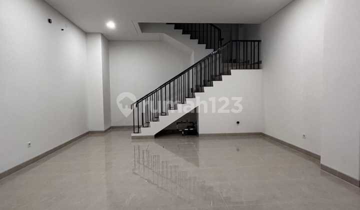 Disewakan Ruko Baru Serah Terima Cascade @Bsd Posisi Terlihat Jelas Dari Jalan Raya 3 Lantai