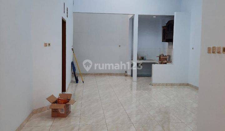 Di Jual Cepat Rumah 1 1/2 Lantai di Taman Royal 1 Tangerang 2