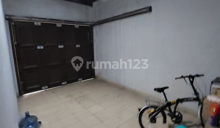 Jual Cepat & Lokasi Jarang Ada Hadap Lgs Taman dan Ada Area Parkir Yg Luas 2