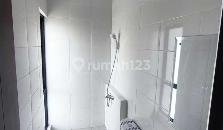 Dijual Rumah Baru 2 Lantai Cipondoh Lakeview, di Tangerang Kota. 2