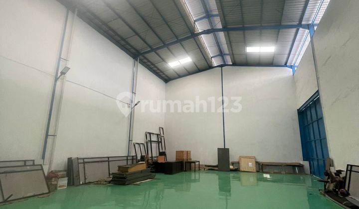 For Rent Warehouse in Daan Mogot Area 318 (12×26) Ceiling 11 Meters