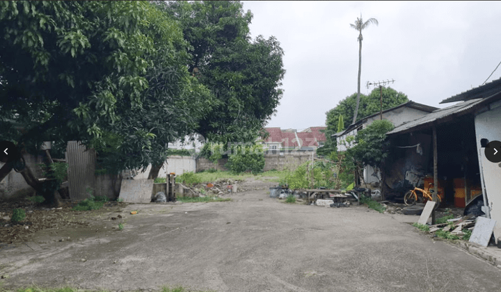 Tempat Usaha + Rumah Tinggal + Gudang di Pinggir Jalan Raya.  2