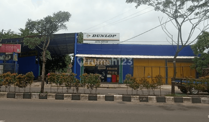 Tempat Usaha + Rumah Tinggal + Gudang di Pinggir Jalan Raya.  1