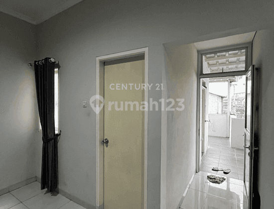 kamar tidur rumah strategis di perumahan haji