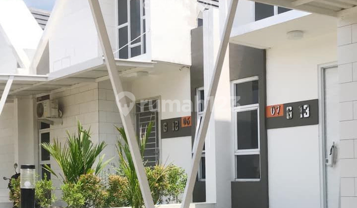 tampak depan rumah cantik dekat tol di