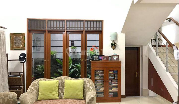 Turun Harga DiJual SECEPATNYA!! Rumah Cantik 2 lt di Babakan Sari 2