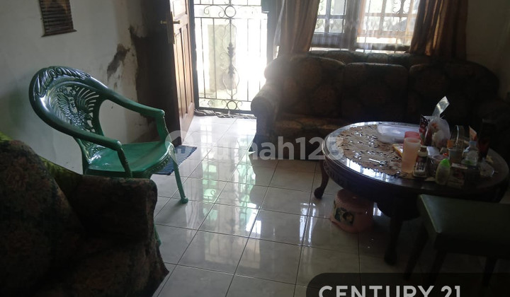 ruang tamu rumah di villa bogor indah