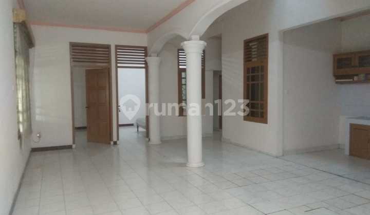 Beautiful House in the City Center at Batutulis Paspampres (Ev) 2