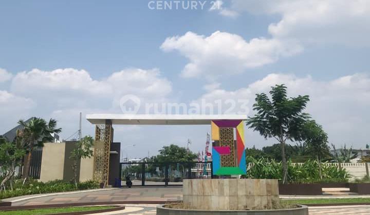 tampak depan rumah cantik dekat tol di
