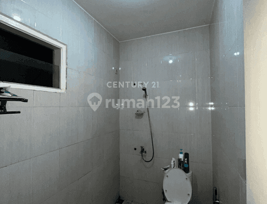 kamar mandi rumah strategis di perumahan haji