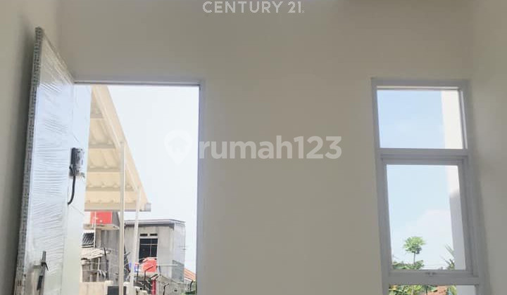ruang tamu rumah cantik dekat tol di
