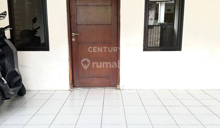 tampak depan rumah dekat tol di mutiara