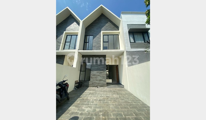 For Sale House Meruya West Jakarta 5x25 Rp 2.1m negotiable 2