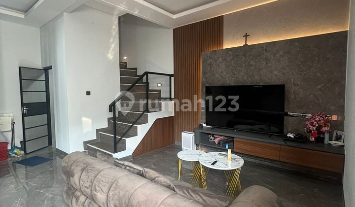 Beautiful Hooked 3-Story House 10X10 in Meruya 2.8M