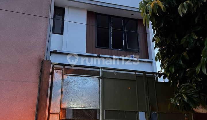 Rumah Baru 3 Lantai Meruya 1.65M