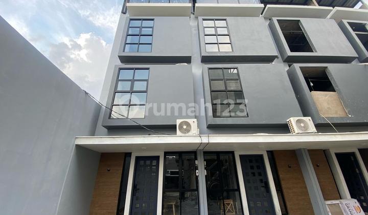 DIJUAL RUMAH ADHYAKSA 4X10 Rp 1,45M 3,5 LANTAI St 2