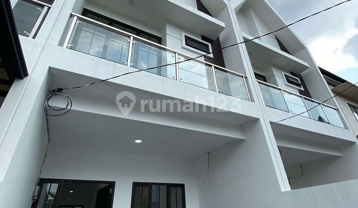 DIJUAL RUMAH MERUYA JAKARTA BARAT 4X16M2 HARGA 1,87M  1
