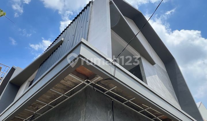 For Sale House in Meruya, West Jakarta 7.5X8.5 2 Floors 1.75M 2