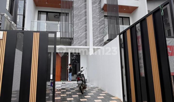 For Sale House Meruya West Jakarta 5X25 2 Floors 2.49M 2