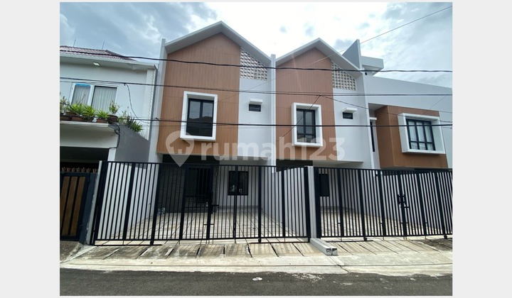 FOR SALE HOUSE IN MERUYA WEST JAKARTA 6X18.25M2 PRICE 2.3B 2