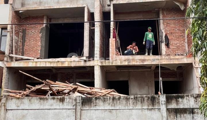 For Sale House Meruya West Jakarta 5X22 2 Floors 2.65M 2