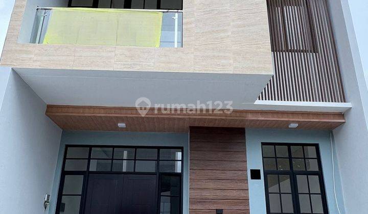 Rumah Baru 9X15 Metland Puri 2,5 Lantai 3.5M Jalan Lebar 3 Mobil 1