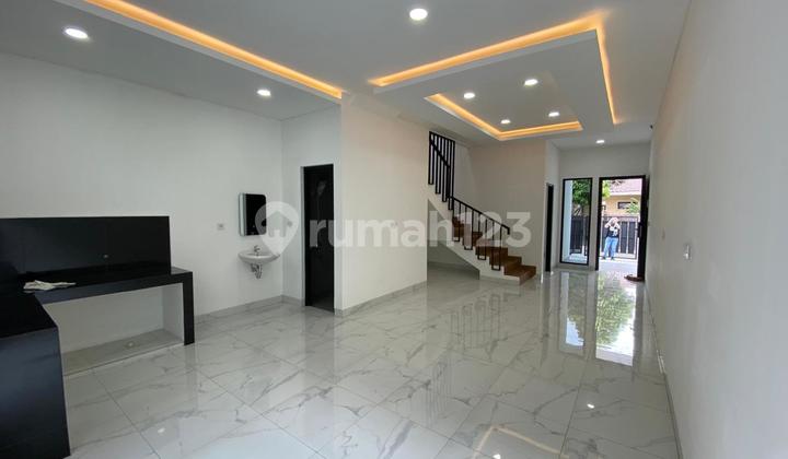Dijual Rumah Meruya Jakarta Barat 5x20 Rp 2.05m Exclusive, Jalan Lebar, Parkir 2 Mobil,  1