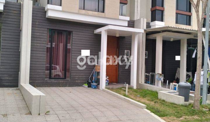 Rumah Semi Furnish Di Northwest Lake Surabaya Barat