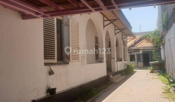 Rumah Kuno Daerah Jalan Biliton Surabaya Timur 2