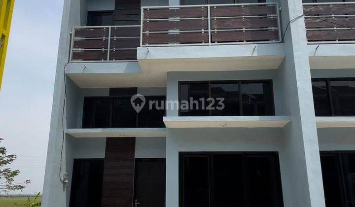 Rumah Baru 2 Lantai Dekat Area Perkantoran Gresik Kota 1