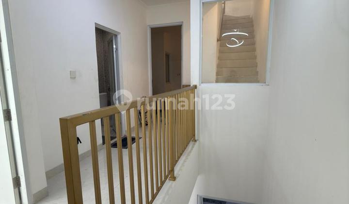 Rumah Bagus 3 Lantai Dalam Cluster di Pegadungan, Kalideres - Jakarta Barat 2