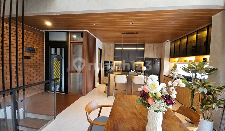 New Ready-to-Live House in Kebayoran Area