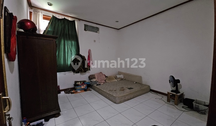 Cinere Garden House with Spacious Yard 2