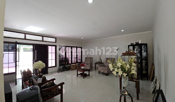 Kebayoran Baru South Jakarta Old 1-Story House Kebayoran Baru South Jakarta Old 1-Story House