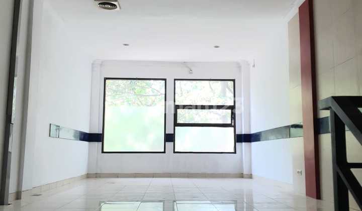 Nice 3-Storey Shop House Wing on Merdeka Street 2