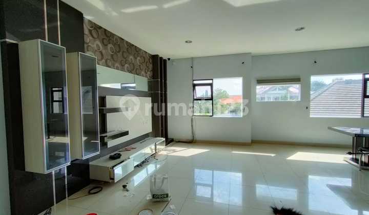 Rumah Modern Minimalis Sayap Sutami 1