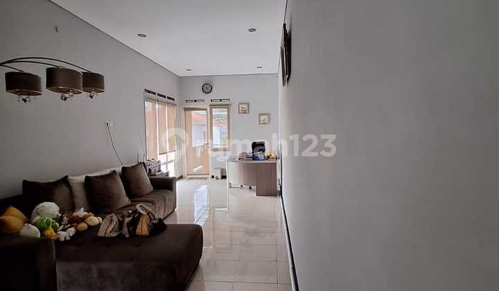 Rumah Modern Minimalis Kota Baru Parahyangan 2