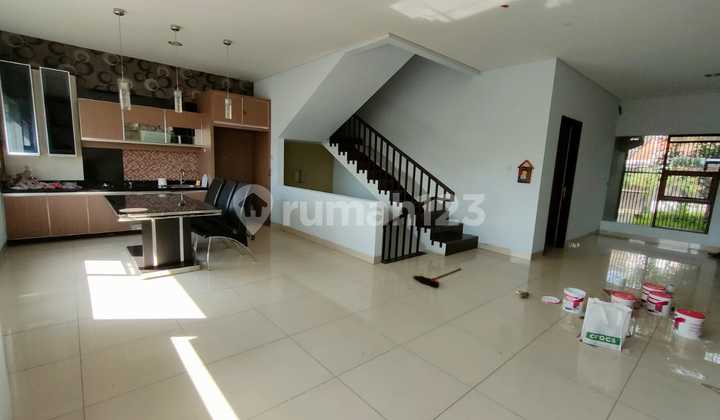 Rumah Modern Minimalis Sayap Sutami 2