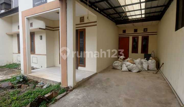 Rumah Luas Asri dan Nyaman Taman Kopo Indah Rumah Luas Asri dan Nyaman Taman Kopo Indah