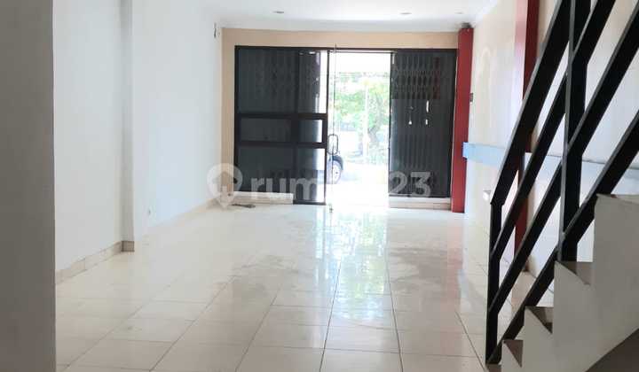 Nice 3-Storey Shop House Wing on Merdeka Street