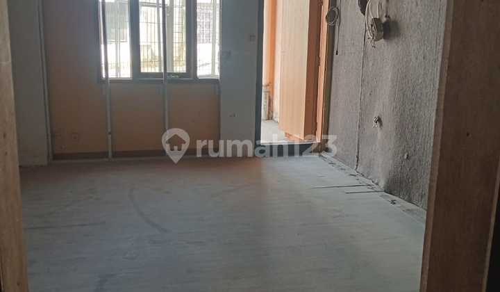 Hokie 4-Story Ready-to-Live-in Shop House in Kebonjati 2