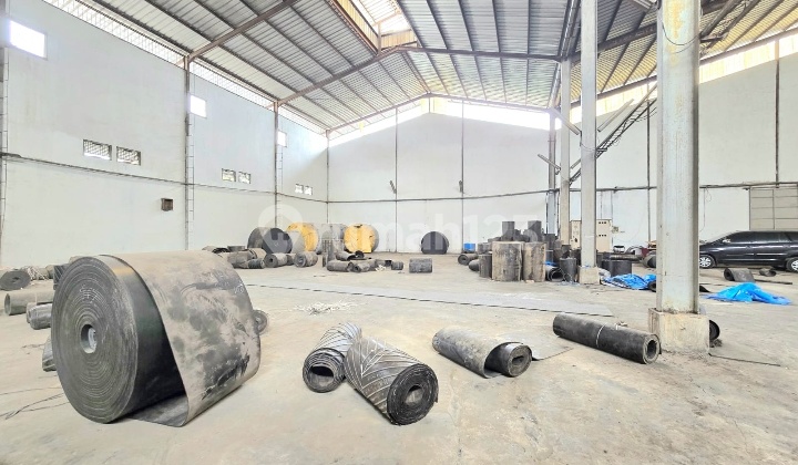 Warehouse for Rent (450 Million) in Kapuk Unfurnished 2000.0 m² Freehold Title