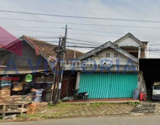 Roadside Shopfront Near Sumberpucung Market, Suitable for Business 2