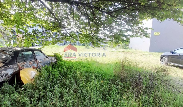 Potential Land for Developers: Location with High Student Traffic & Easy Access.