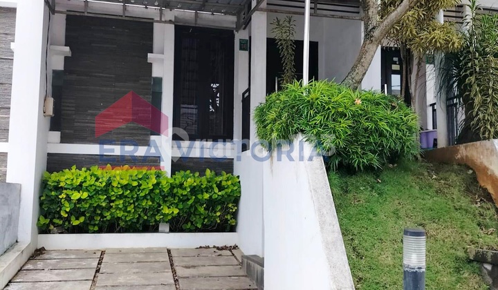 Ready-to-Occupy House with Mountain View Near Batu & Singosari Toll Road
