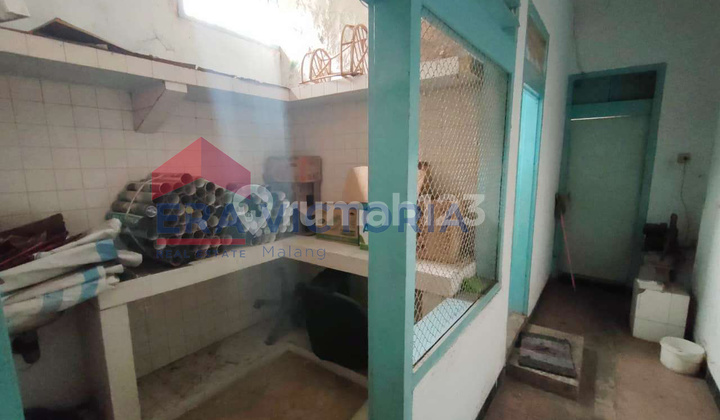 Shop House for Sale in Downtown Probolinggo, Busy Location, Near the Town Square 2