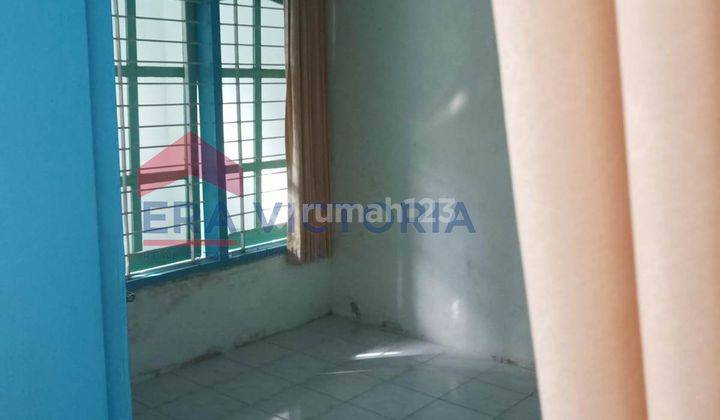 Rumah Jual Suasana Tenang dan Asri Akses Mudah Dekat Kampus UNITRI, Brawijaya    Spesifikasi : SHM Luas Tanah : 140 m2 Luas Bangunan : 140 m2 2 Lantai Kamar Tidur : 9 Kamar Mandi : 2 Listrik : 1300W Air : PDAM Garasi   Harga : 850 Juta   MD-tlgwrn 2