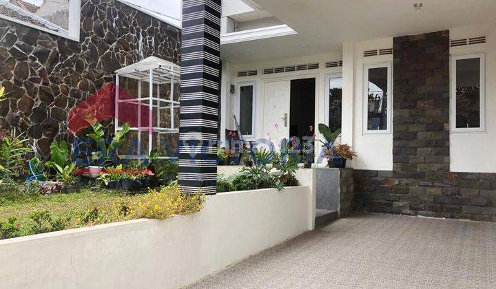 Rumah Jual Lokasi Batu Dekat Alun-Alun, Wisata Cocok untuk Investasi  2