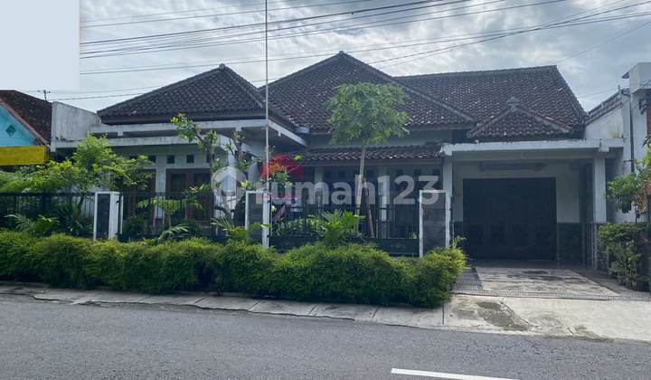 Rumah Tengah Kota Blitar Selangkah ke Monumen Peta Blitar