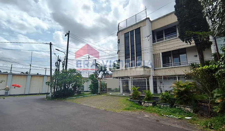 Dijual Rumah 3 Lantai Ada Ruang Kantor Lokasi Strategis Tengah Kota Cocok untuk Kantor atau Usaha Lainnya 2